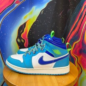 Air Jordan 1 Mid SE Big Kids’ Shoes Size 7Y
